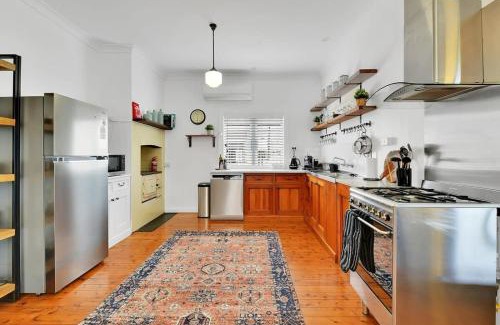Orange House | Oasis on Warrendine, Sleek & Stylish, Free Wi-Fi