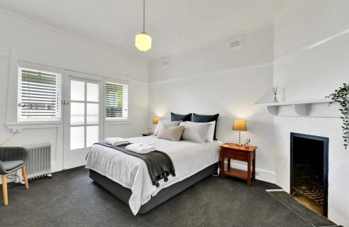 Orange House | Oasis on Warrendine, Sleek & Stylish, Free Wi-Fi