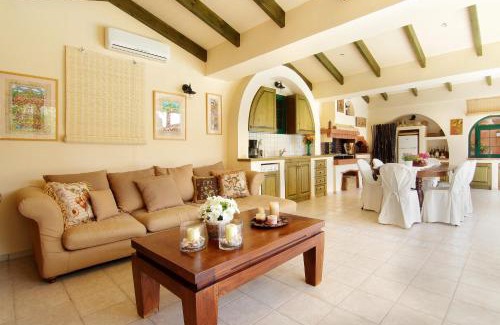 Saronikos Villa | Oasis Pool House by GHH