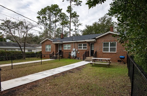 Albany House | Oasis Under The Oaks - Unit B