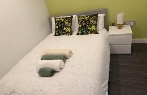 Barnsley Apartment | Oasis Urban retreat- Regent Street