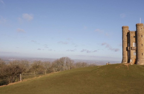 Snowshill Village Cottage | OAT HILL COTTAGE, pet friendly in Broadway