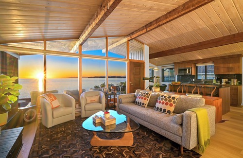 Blaine House | Obsidian - Beachfront Mid-Century Modern with Sauna and Air Conditioning