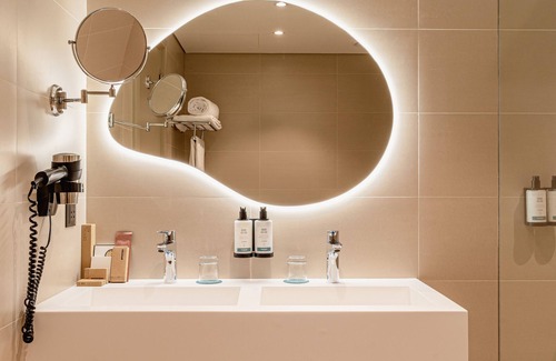 Beach & Coast Hotel | Occidental Sharjah Grand