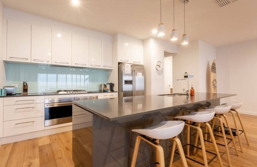 Seaford House | Ocean At Seaford- Beachfront Luxury-Free Wifi