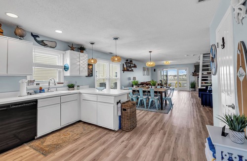 Bradley Beach House | Ocean Ave! Watch Sunrise with Outdoor Shower and Linens