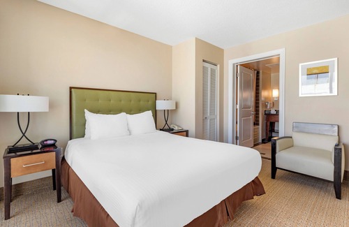 Northeast Virginia Beach Resort | Ocean Beach Club Virginia Beach - 1 BEDROOM OCEAN VIEW ACCESS HEARING/TUB