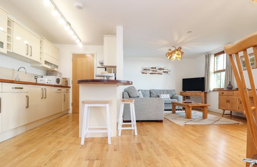 Praa Sands Cottage | OCEAN BLUE, with a garden in Praa Sands