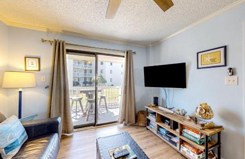 Emerald Isle Apartment | Ocean Breeze 106B