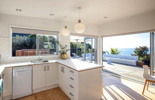 Waiheke Island House | Ocean Breeze Cottage - Coast & Country