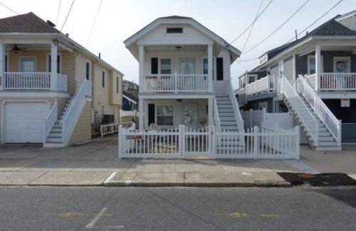 North End House | Ocean City home one block from beach