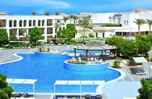 Sharm El Sheikh Hotel | Ocean‑Edge Resort Retreat: Pools, Spa, Dining & Kids’ Aqua Park Fun