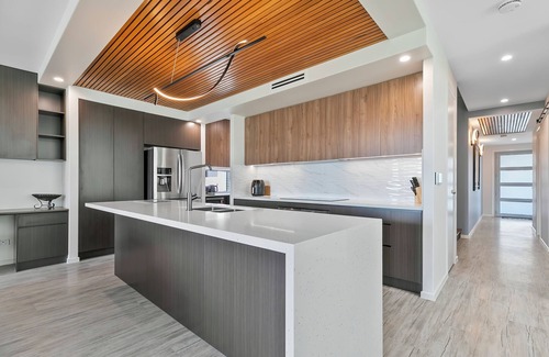 Bongaree House | OCEAN ESCAPE - MAJESTIC, LUXURIOUS CANAL HOME!