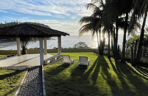 Tamanique House | Ocean front beach estate/Surfer Paradise Romantic Owner Suite