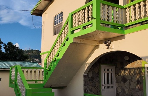 Kingstown House | Ocean Heights studio vacation apartmentnnLovely 4-bedroom house with AC