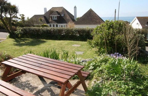 Praa Sands Cottage | Ocean retreat, 300 yards from Praa Sands beach