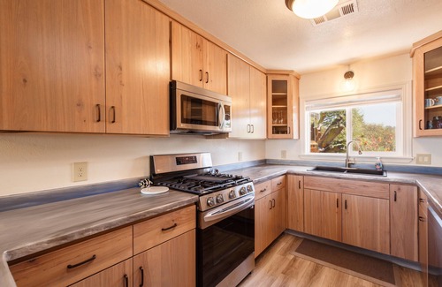 McKinleyville House | Ocean's Edge - Tropical Oceanview Oasis