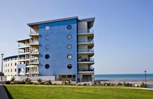 Westleigh Apartment | Ocean Serenity, Horizon View