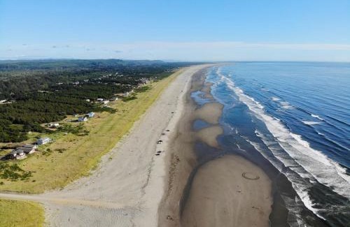 Grayland House | Ocean Spray Resort Cottage 12 by Grayland Beach