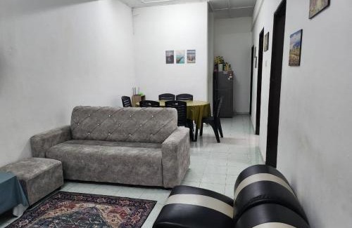 Banting House | OCEAN THIRTY # 15 mins to KLIA KLIA2 # with 2 Airconds & Wi-Fi