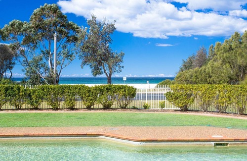 Mollymook Beach Apartment | Ocean View Fathoms 17 - A hop, skip and a jump to the beach!