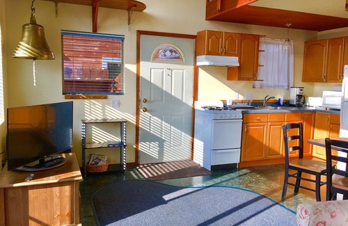 Homer Cottage | Ocean View Kachemak Cottage on Bishops Beach in the heart of town close to dining and shopping