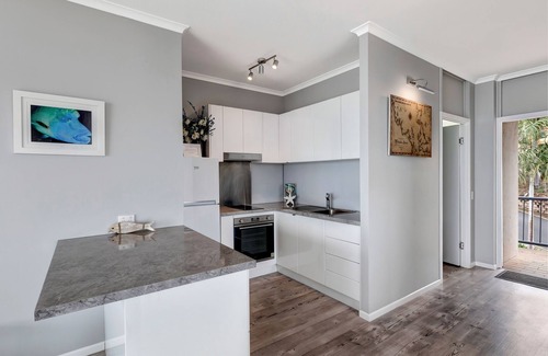 Airlie Beach Apartment | Ocean Views 16