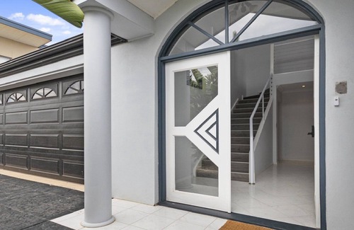 Seaford House | Ocean Views and Vineyards By Wine Coast Holiday Rentals