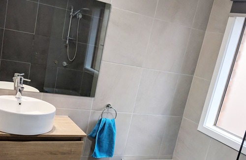 Portarlington House | Ocean views, perfect for family getaways. Sleeps 12. Pet friendly - large yard