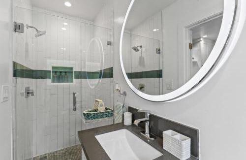 Laguna Beach Apartment | Ocean VIEWS Steps from Victoria Beach Lux Design