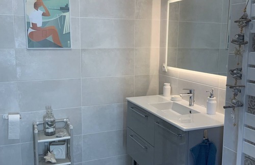 Breuillet Bed & Breakfast | Ocean with kitchen, cosy nest at lucat (close to beaches)