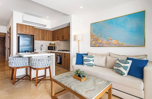 Las Glorias Apartment | Oceanfront 1BR with Balcony & Pool