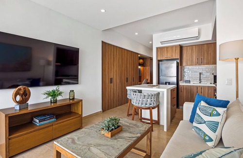 Las Glorias Apartment | Oceanfront 1BR with Balcony & Pool