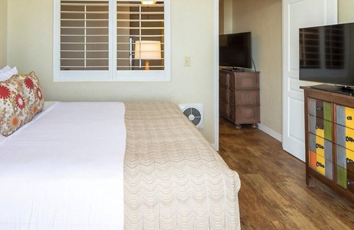 Volusia County Resort | OCEANFRONT -2 Bdrm w/balconies, Casa Del Mar, Ormond Beach, 10miles fr Daytonann