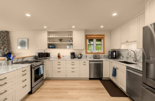 Manzanita House | Oceanfront 6BR Home in the Heart of Manzanita. Escape Your Troubles Here!