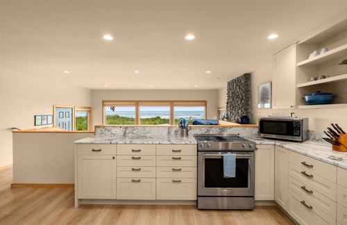 Manzanita House | Oceanfront 6BR Home in the Heart of Manzanita. Escape Your Troubles Here!