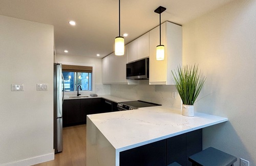 Regional District of Nanaimo Condo | Oceanfront, All New Reno, 2 King Bedrooms, 2 Bath, Pool&Hot tub, AC