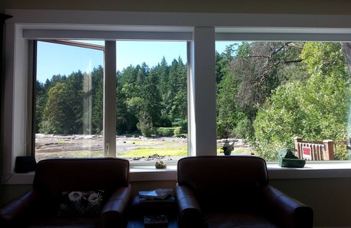 Yellow Point Condo | Oceanfront and Poolside, this 2 Bedroom is AMAZING