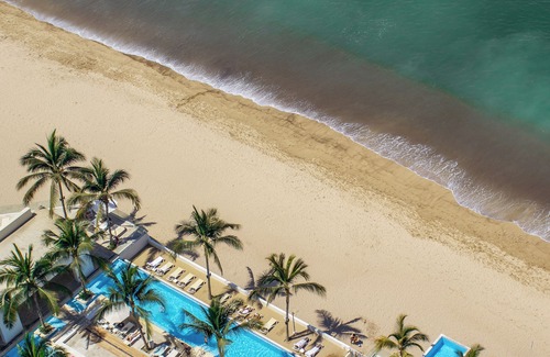 Las Glorias Apartment | Oceanfront Apt - Majestic views - Close to Malecon