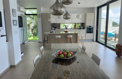 Indigo Bay Villa | Oceanfront Bliss: 3-Bedroom Escape with Breathtaking Views & Tropical Charm!