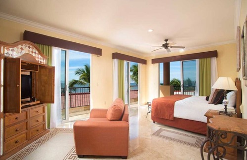 Flamingos Resort | Oceanfront Elegance: 3400 SqFt Penthouse with Jacuzzi Dec 21-28- Contact Host!