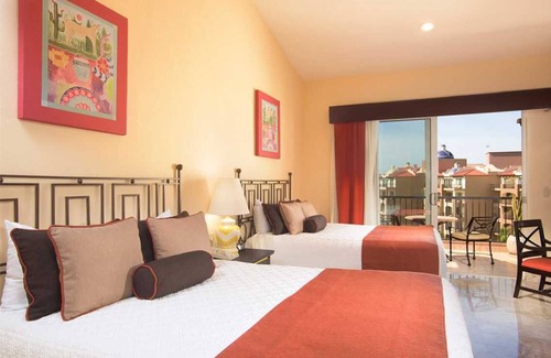 Flamingos Resort | Oceanfront Elegance: 3400 SqFt Penthouse with Jacuzzi Dec 21-28- Contact Host!