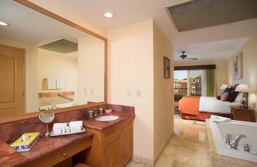 Flamingos Resort | Oceanfront Elegance: 3400 SqFt Penthouse with Jacuzzi Dec 21-28- Contact Host!
