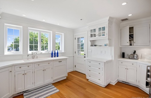 Mystic - New London House | Oceanfront home with private dock & large yardnn