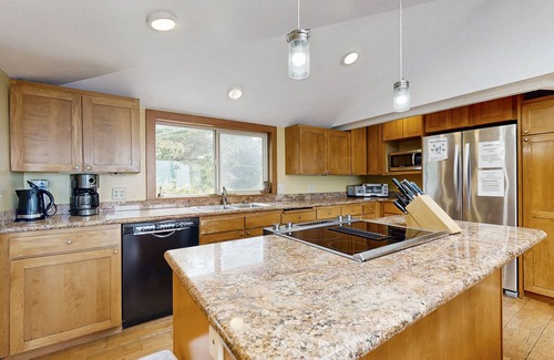 Oregon Coast House | Oceanfront Home with Stunning Views & Private Beach Access - Dogs OK