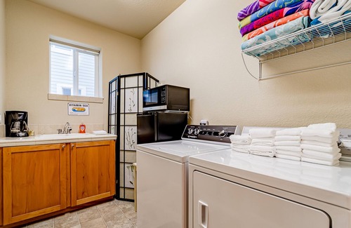 Gold Beach House | Oceanfront home with stunning ocean view, hot tub, deck, & WiFi - dogs ok