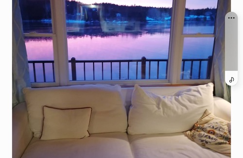 West Tremont House | Oceanfront house with a hot tub