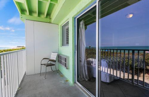 Fort Pierce Hotel | Oceanfront Inn, Private Balcony, 2 Full Beds #16
