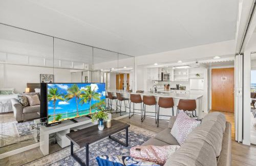 Waikiki Apartment | Oceanfront Oasis in Ilikai Hotel apts
