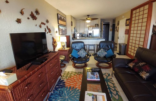 Kailua-Kona Condo | Oceanfront, Renovated & Accessible Downtown Kona - Beautiful Ocean Views! 1st Fl
